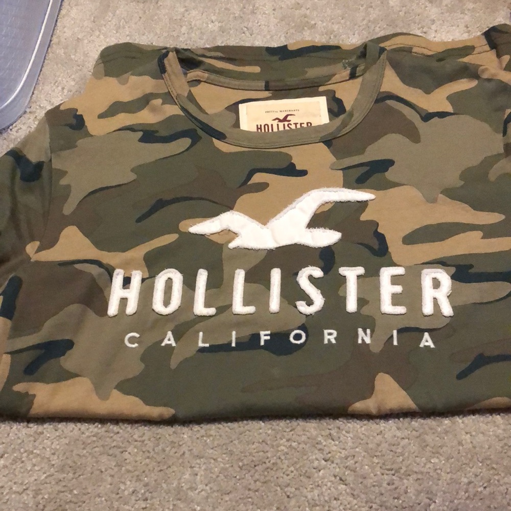 Hollister camo t-shirt